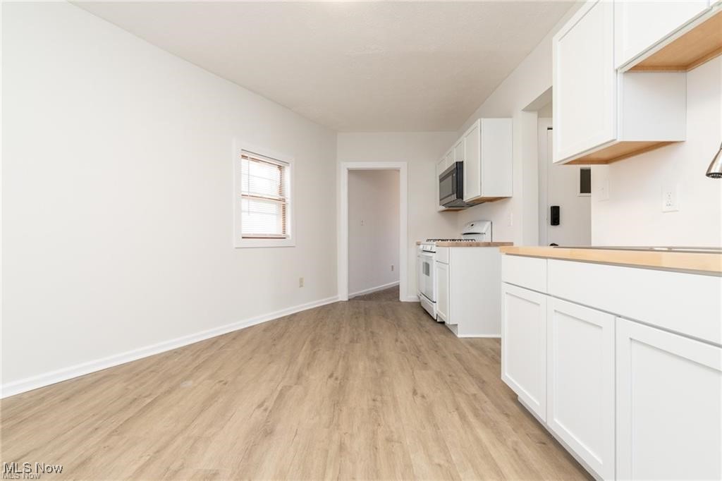 Cleveland, Ohio 44113, United States, 2 Bedrooms Bedrooms, ,1 BathroomBathrooms,Residential,Active,252575