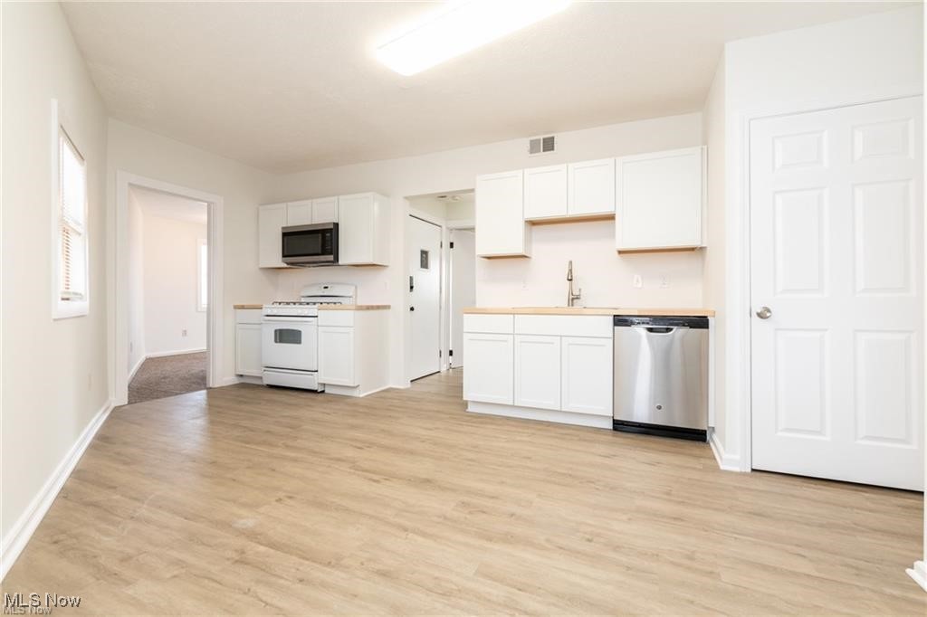 Cleveland, Ohio 44113, United States, 2 Bedrooms Bedrooms, ,1 BathroomBathrooms,Residential,Active,252575