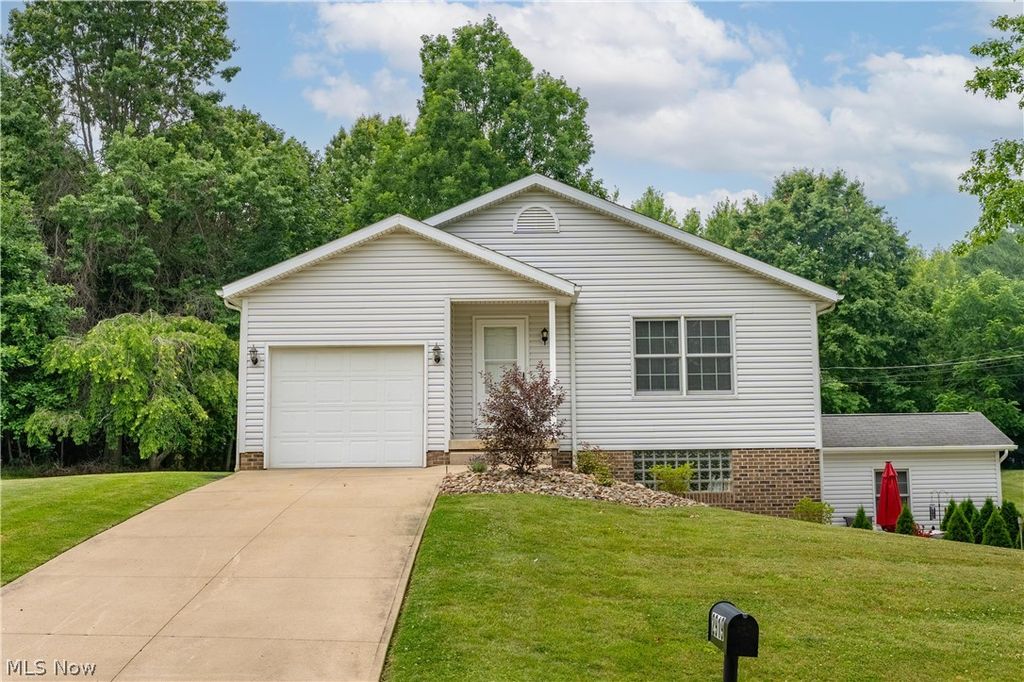 Photo of 2919 Cliftmont Avenue NE, Canton, OH 44705 (MLS # 5222876)