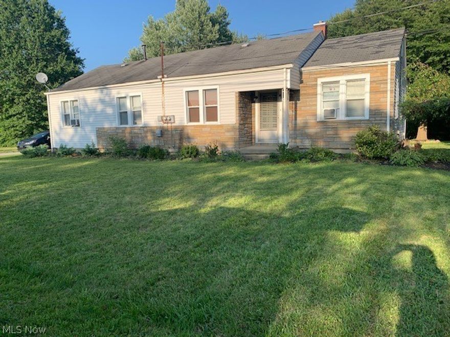 Looking for duplex to live in one side and rent the other? Here it is! The side with one bedroom, has spacious living room with attached deck and garage. Live in the other side with two bedrooms and spacious kitchen with seating and cozy living room. Both sides have basements and separate utilities. Owner pays water
up to a set amount if it is more, the tenants pay.