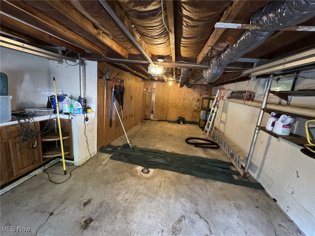 Parkersburg, West Virginia 26101, United States, 3 Bedrooms Bedrooms, ,1 BathroomBathrooms,Residential,Contingent,185340