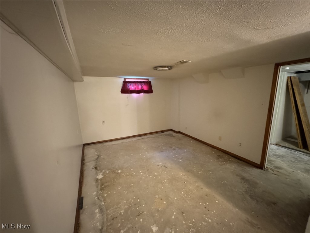 Parkersburg, West Virginia 26101, United States, 3 Bedrooms Bedrooms, ,1 BathroomBathrooms,Residential,Contingent,185340