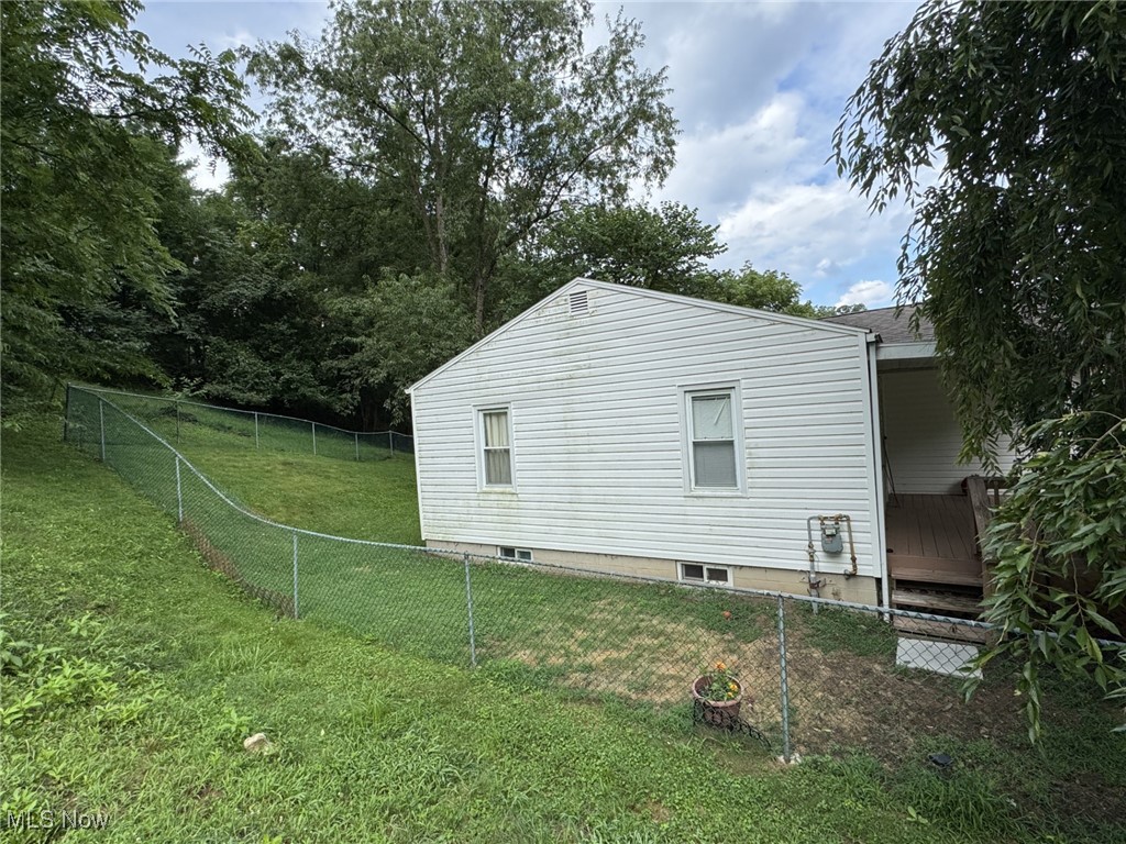 Parkersburg, West Virginia 26101, United States, 3 Bedrooms Bedrooms, ,1 BathroomBathrooms,Residential,Contingent,185340