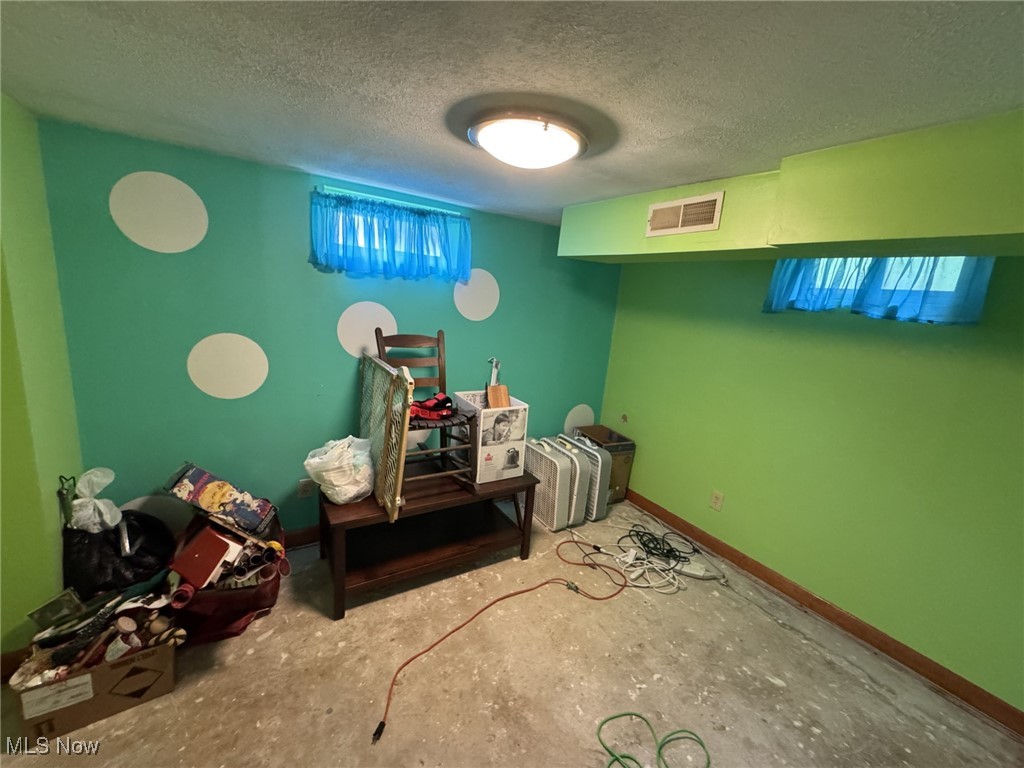 Parkersburg, West Virginia 26101, United States, 3 Bedrooms Bedrooms, ,1 BathroomBathrooms,Residential,Contingent,185340