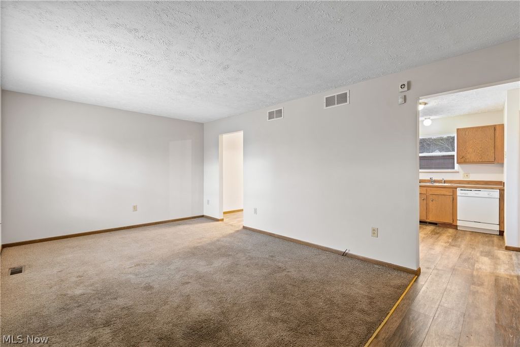 Photo of 103 W Crosier Street, Akron, OH 44311 (MLS # 5193433)