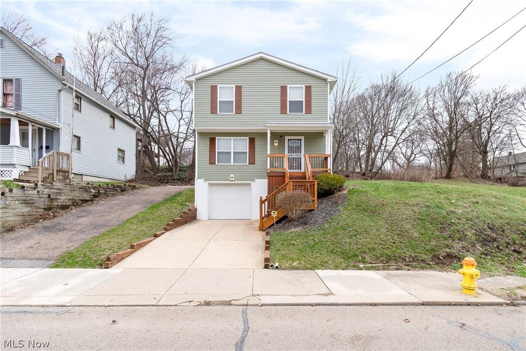 Photo of 103 W Crosier Street, Akron, OH 44311 (MLS # 5193433)