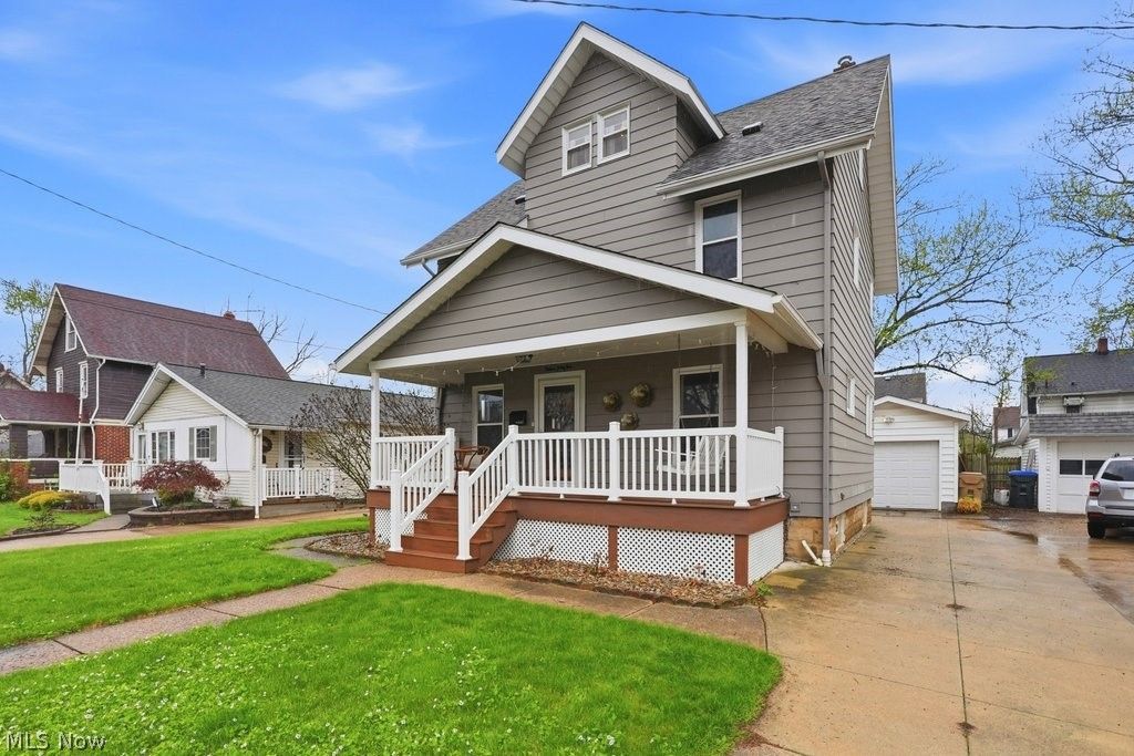 Photo of 1642 10th Street, Cuyahoga Falls, OH 44221 (MLS # 5202069)