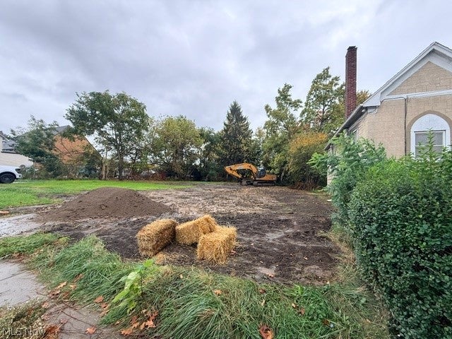 184 E Voris Street