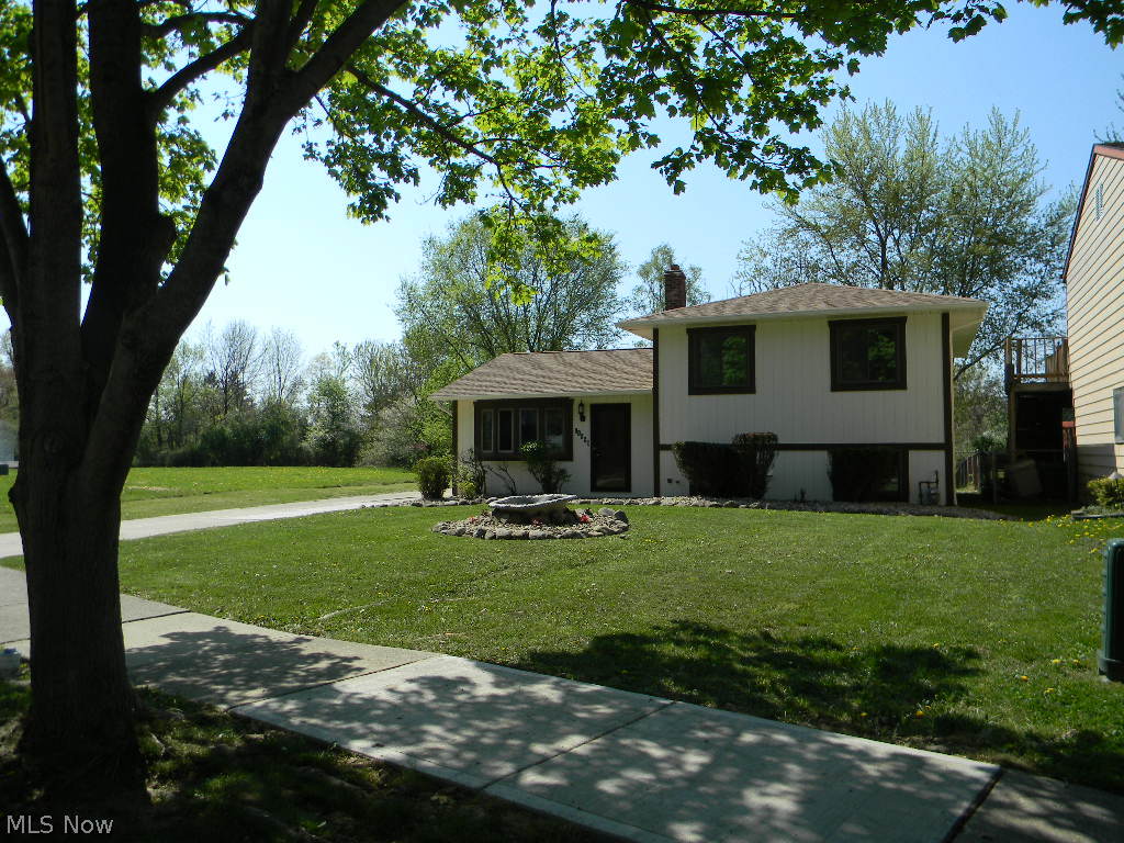 Large and updated 3 bedroom Split Level with Family Room with New Carpeting. Living room with Bay Window new Carpeting Throughout
Modern Eat-in Kitchen with Dishwasher ,Microwave and Disposal, Stove and Refrigerator, New Linoleum and slider to Sun, Rooms bedrooms with full bath,
Extra room with carpeting, New roof, Windows, furnace and Central Air, and Hot Water Tank, updated Electrical, newly painted in and out,
2 Car Garage ,patio , large fenced in lot , noting to do but move in,
F.H.A APPRAISED AT $95.000.00 no repairs . city Violation free,