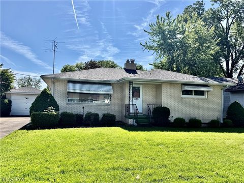 Homes For Sale - 860 Adelaide Avenue<br/> Warren, OH 44483