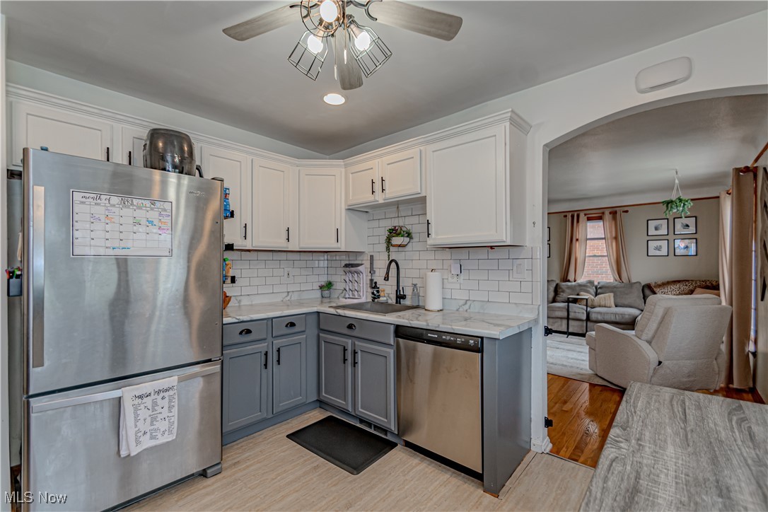 8502 Renwood Drive, Parma, Ohio image 7