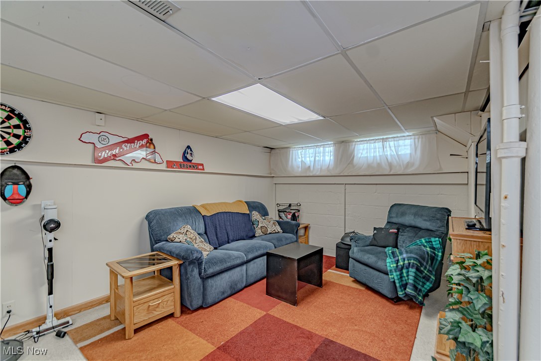 8502 Renwood Drive, Parma, Ohio image 18