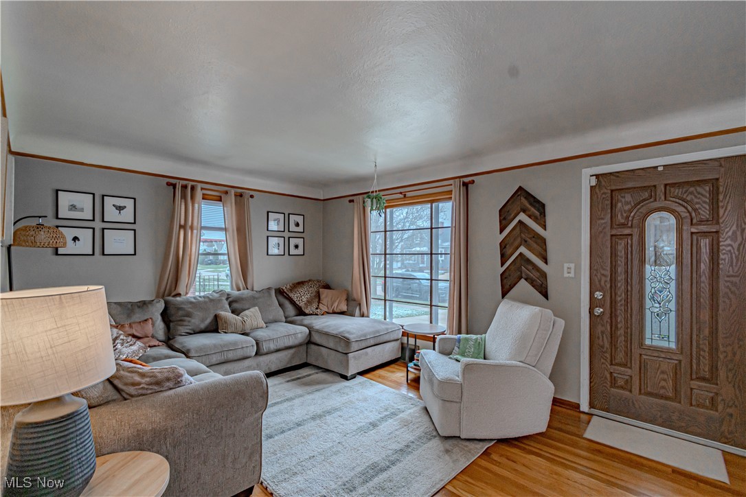 8502 Renwood Drive, Parma, Ohio image 4