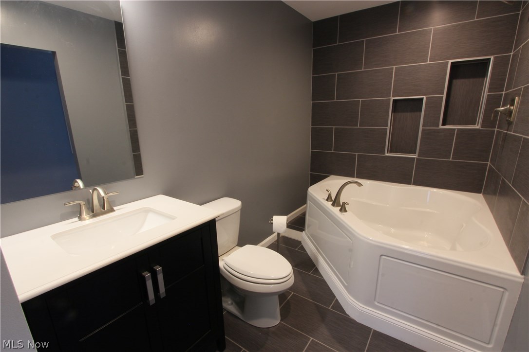 New England Estates 03 - Residential