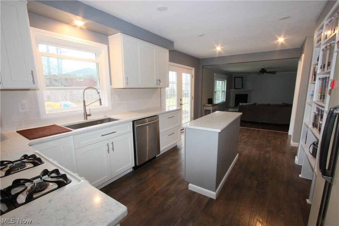 New England Estates 03 - Residential