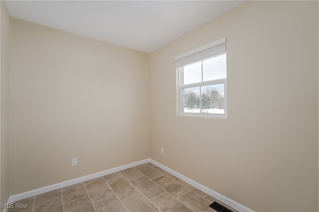123 Lakeview Circle, Amherst, Ohio image 13