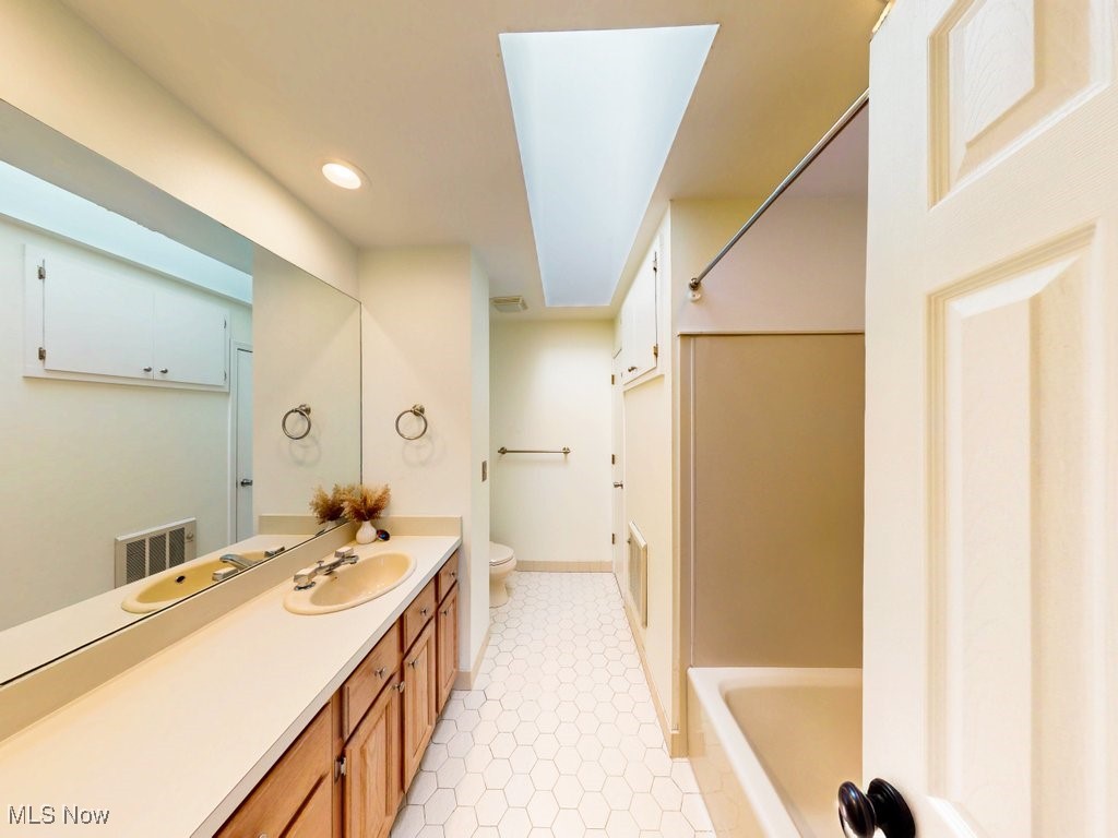 Chagrin Falls, Ohio 44022, United States, 3 Bedrooms Bedrooms, ,3 BathroomsBathrooms,Residential,Active,5617