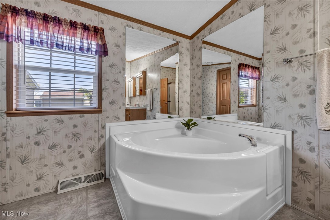 590 Sandtrap Circle, Painesville, Ohio image 17