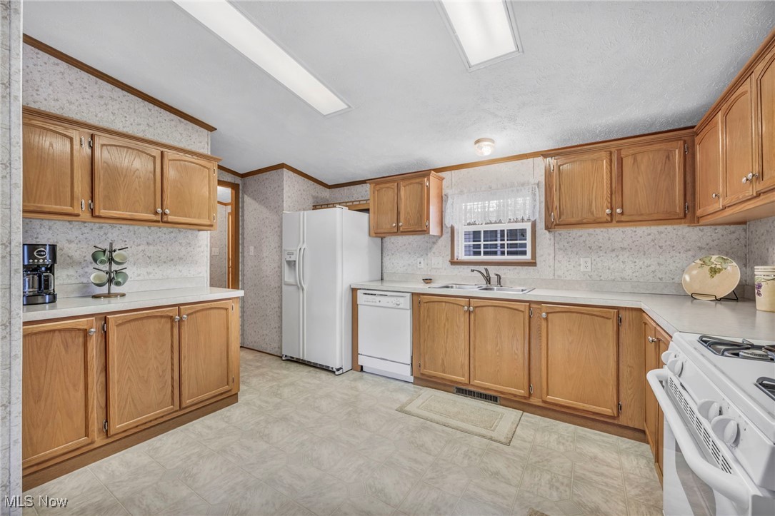 590 Sandtrap Circle, Painesville, Ohio image 11