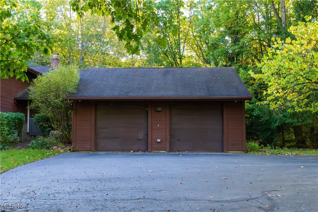 9735 Fox Meadow Lane, Chardon, Ohio image 9