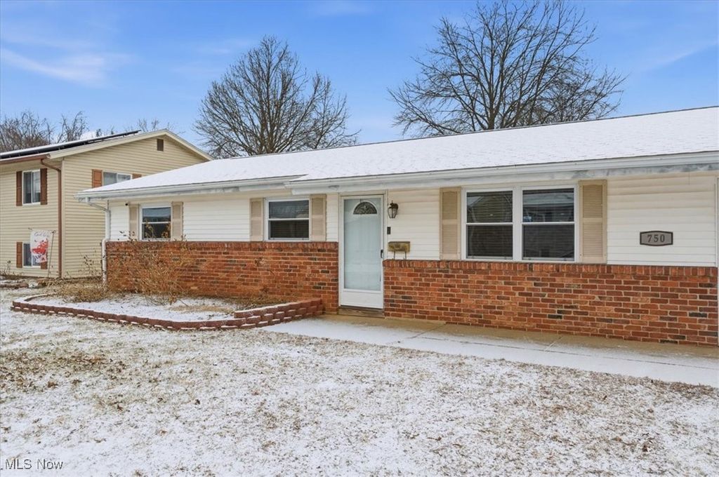 Photo of 750 Covey Court, Belpre, OH 45714 (MLS # 5183073)