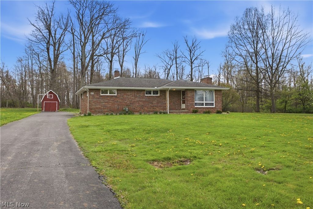 Photo of 10121 Springfield Road, Poland, OH 44514 (MLS # 5202573)
