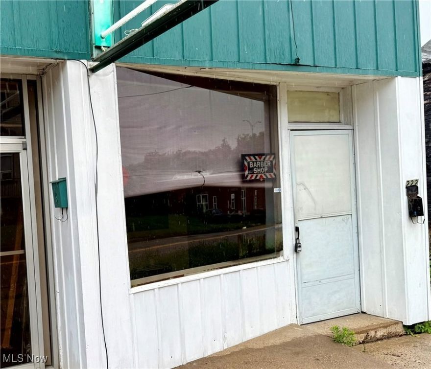 Cute little office, formerly a Barber shop for the last 40 yrs per owner.  Barber retired in June and is leaving his set up if a new barber would like to take over.  Perfect for Booth rent if a beautician wants to relocate their business.  $550 Per month.  Tenant pays all utilities including trash.  Owner Would like a long term lease.