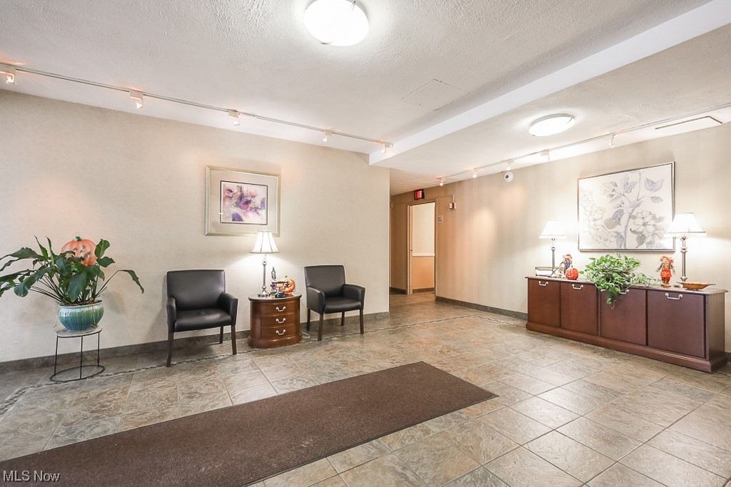 Lakehouse Condo - Residential