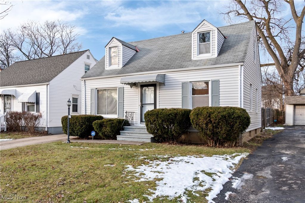 Photo of 21305 Watson Road, Maple Heights, OH 44137 (MLS # 5181229)