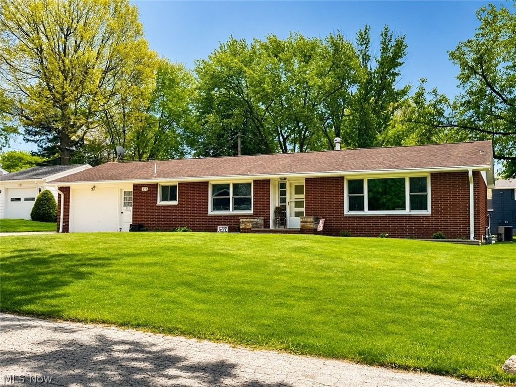 Photo of 337 Bell Avenue, Columbiana, OH 44408 (MLS # 5207610)