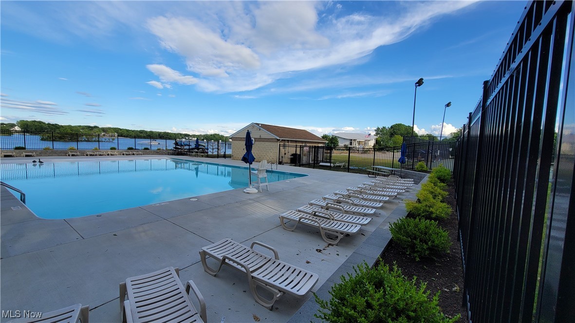 Aurora Shores - Residential