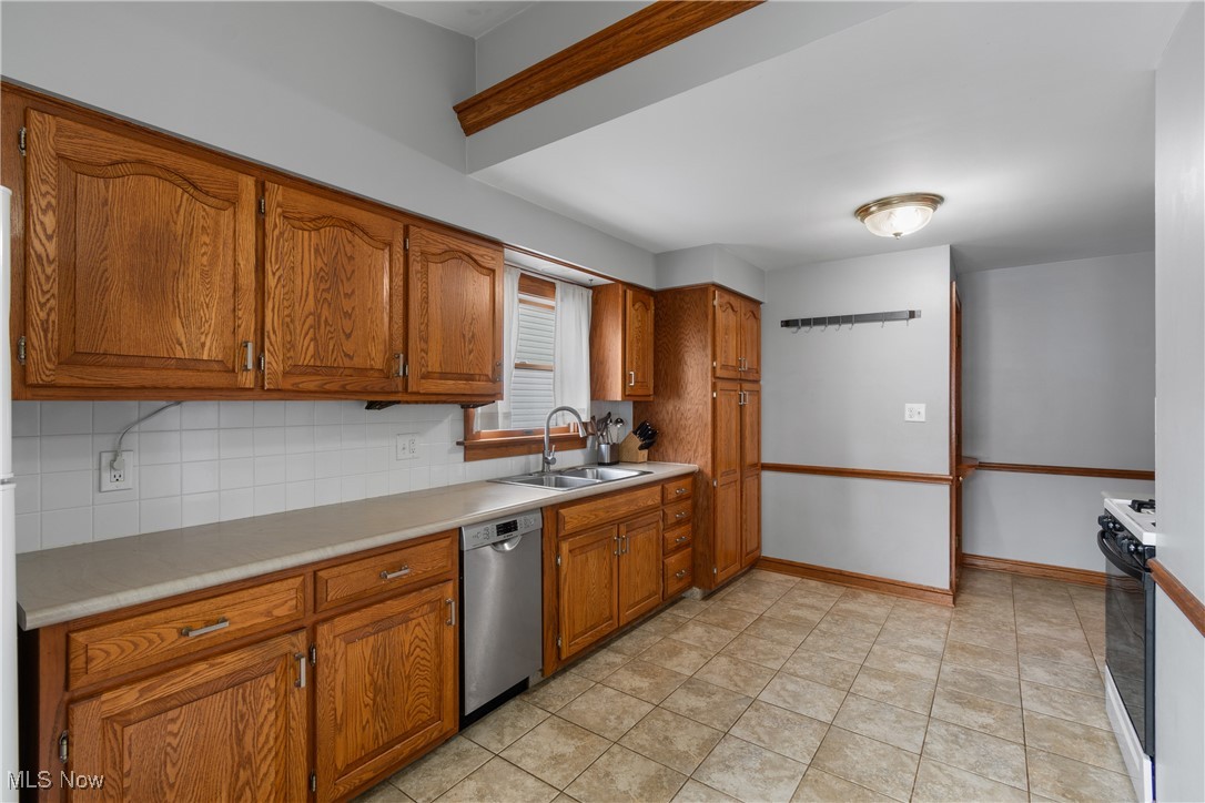 BEVERLY PK LOT 426 - Residential