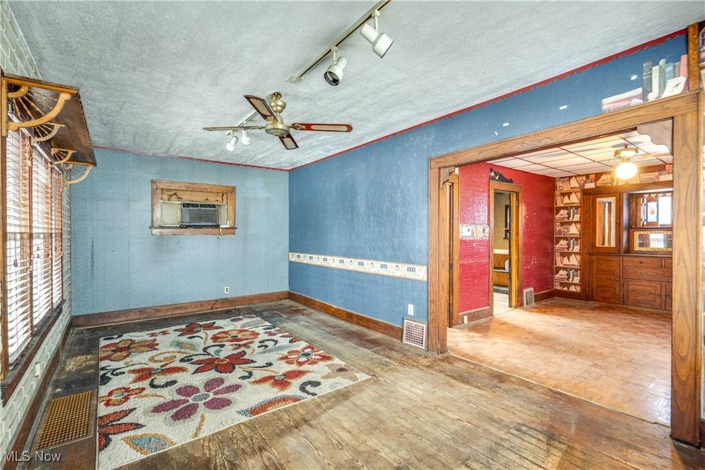 Photo of 263 19th Street NW, Barberton, OH 44203 (MLS # 5185104)