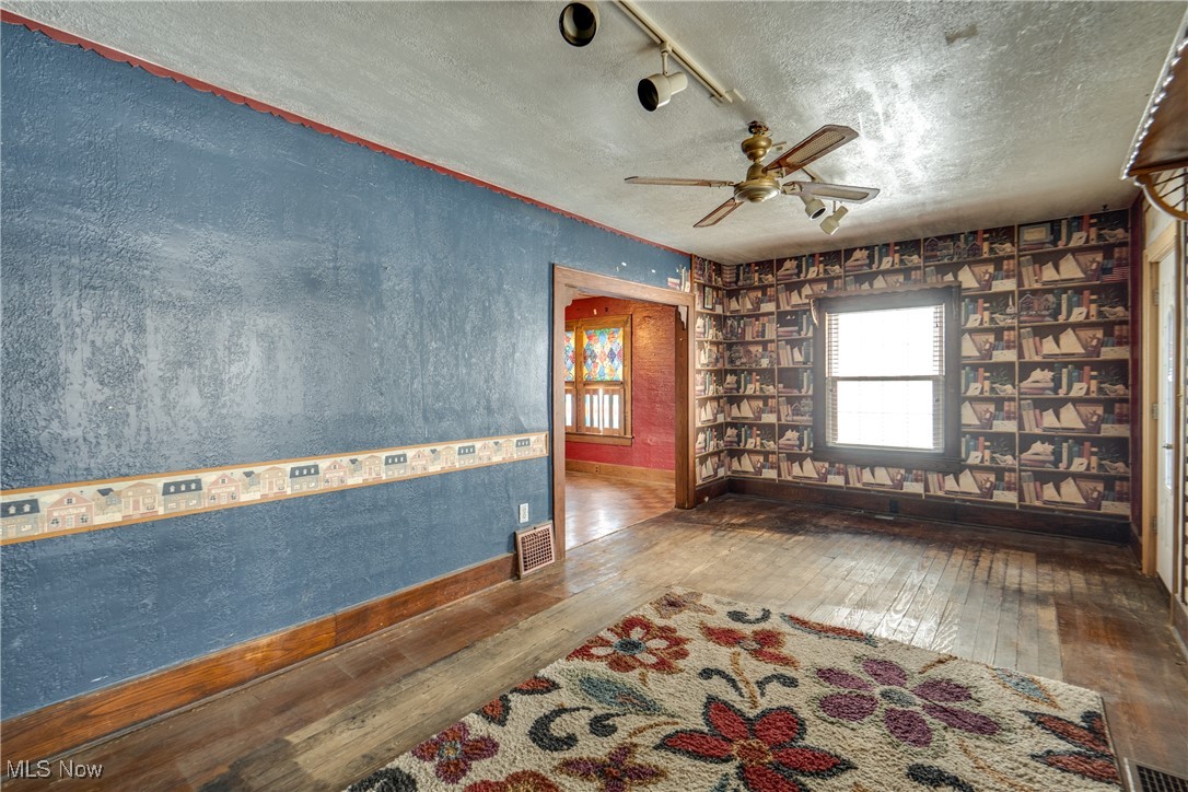 Mcnamaras Shannonside - Residential