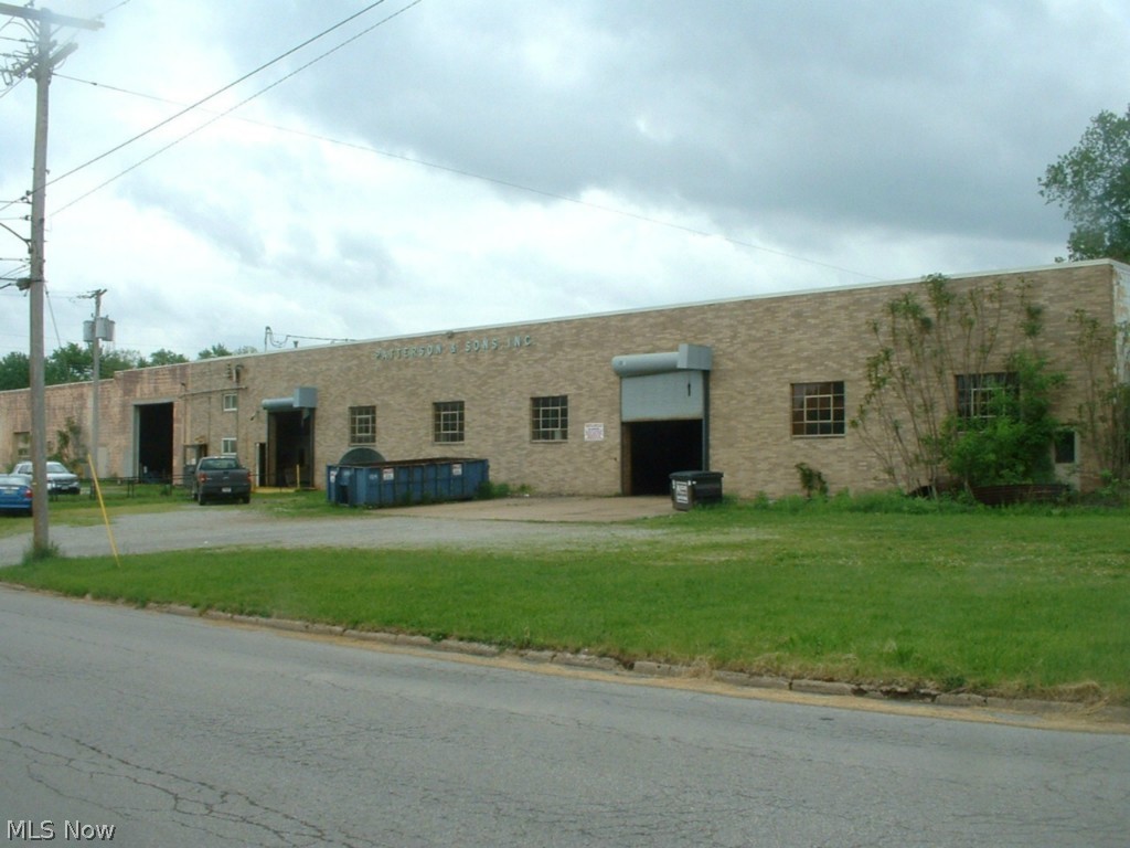 Real estate Auction, Tuesday June 30, 2015 @ 10:00 A.M. A 26000 square foot industrial building will be offered at auction subject to confirmation. This building has about 250 square feet of office space, and plenty of parking. This building is serviced with all city services, 440/220 electric, 1 truck dock, 2 ground level docks, cranes in 1 part of the building, and can easily be divided. Multi use building within minutes of the freeway. Shown by appointment, Brokers are welcome to bring their clients to view this nice building. All inspections must be completed 48 hours prior to auction day/time at the sole expense of the buyer. The successful bidder, will on auction day furnish a nonrefundable deposit equal to 10% of the high bid, and the balance within 30 days. There will be a 10% buyer premium added to the high bid, to generate the final contract price.