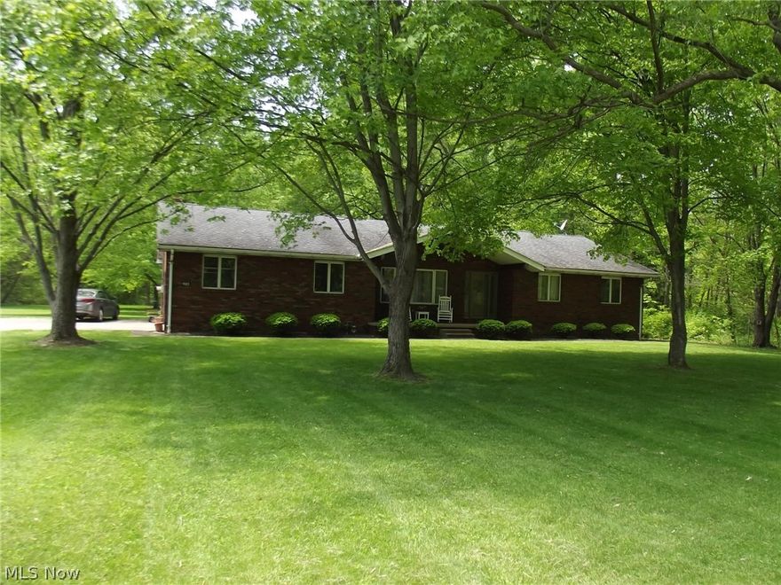 A rare find! Custom built all brick ranch nestled on 1.6 acres on a dead-end street. This home features 3 bedrooms, master bath, newer oak kitchen w/appliances & large pantry, woodburning fireplace in the family room, enclosed screened back porch & large deck. Updates include roof in 2009, furnace in 2014 & central air in 2012. Very private setting. Seller will escrow for septic if required by TCHD. Don't miss out on this exceptional home!