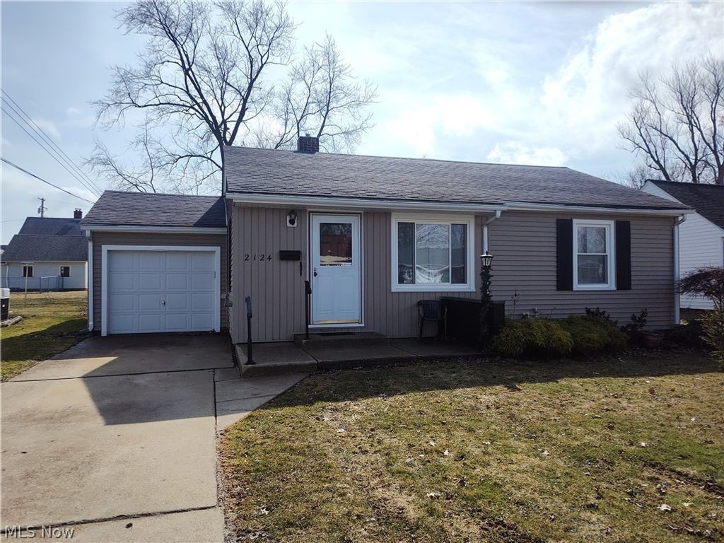 Photo of 2124 E 40th Street, Ashtabula, OH 44004 (MLS # 5191450)