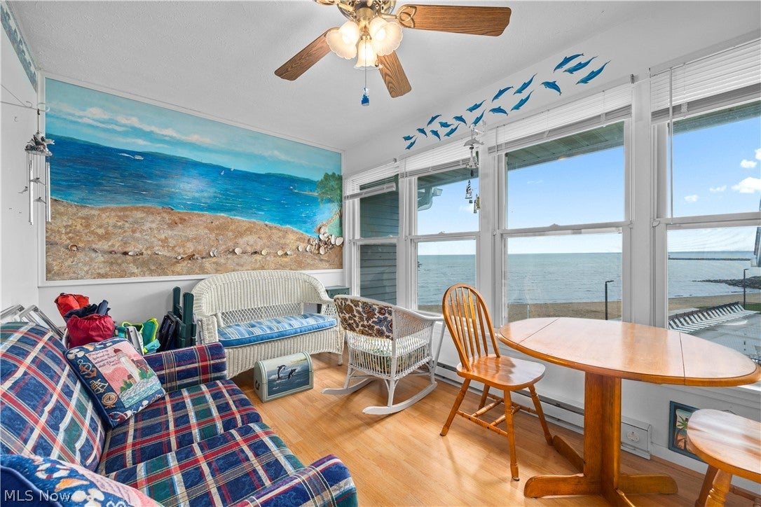 216 W Lakeshore Drive E