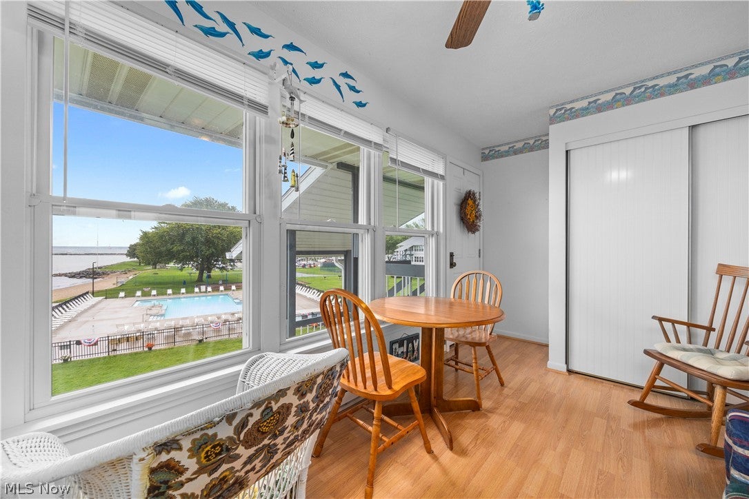 216 W Lakeshore Drive E