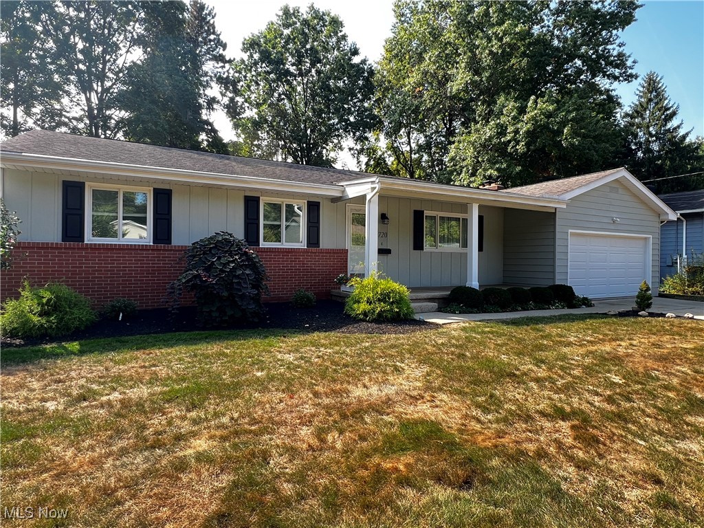 The one story start or downsize home you have been looking for.
Backs up to small park- Highland Park. Near Kent State University. Great locations. Full Basement.
Low Maintenance