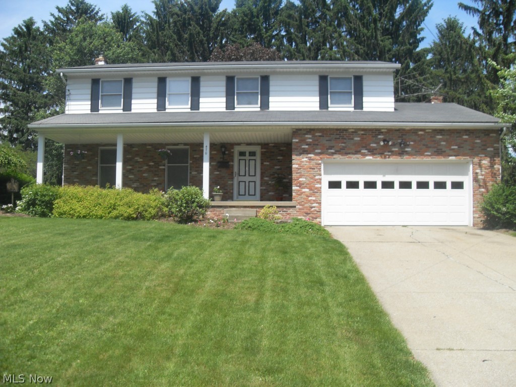 Spacious 4 bedroom home with fireplace. Large master bedroom with walkin closet.Great neighborhood & near park. Nice deck with shade trees. Centrally located to Fairlawn, Akron, Orrville, Wadsworth & 5 miles from Interstate 76.
