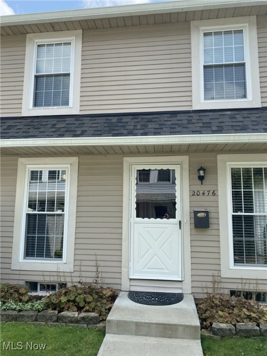 Well maintained condo in highly sought after Williamsburg Ct. Well kept carpeting on stairs on second floor and in basement. First floor is laminate flooring. Association just replaced the roof and gutters.