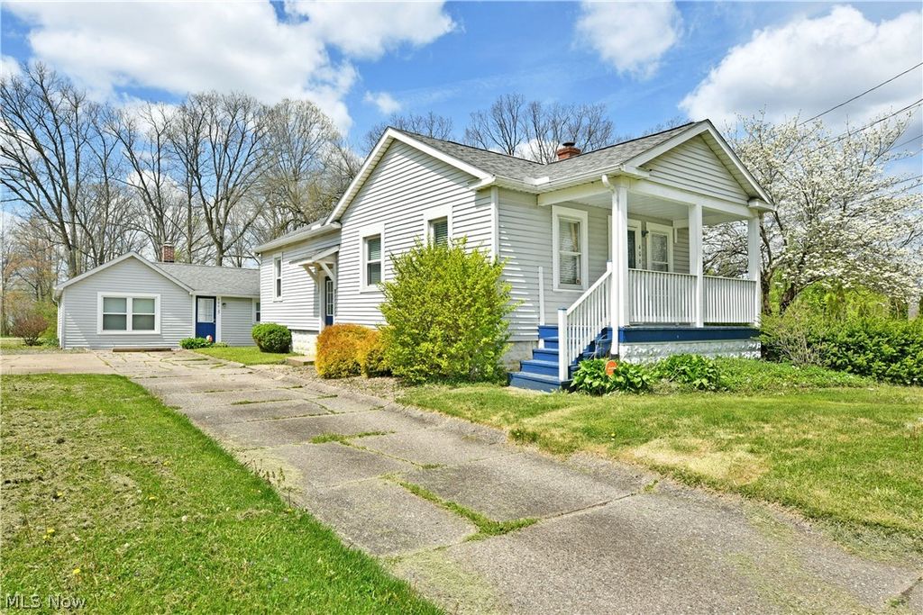 Photo of 406 McDonald Avenue, McDonald, OH 44437 (MLS # 5207806)