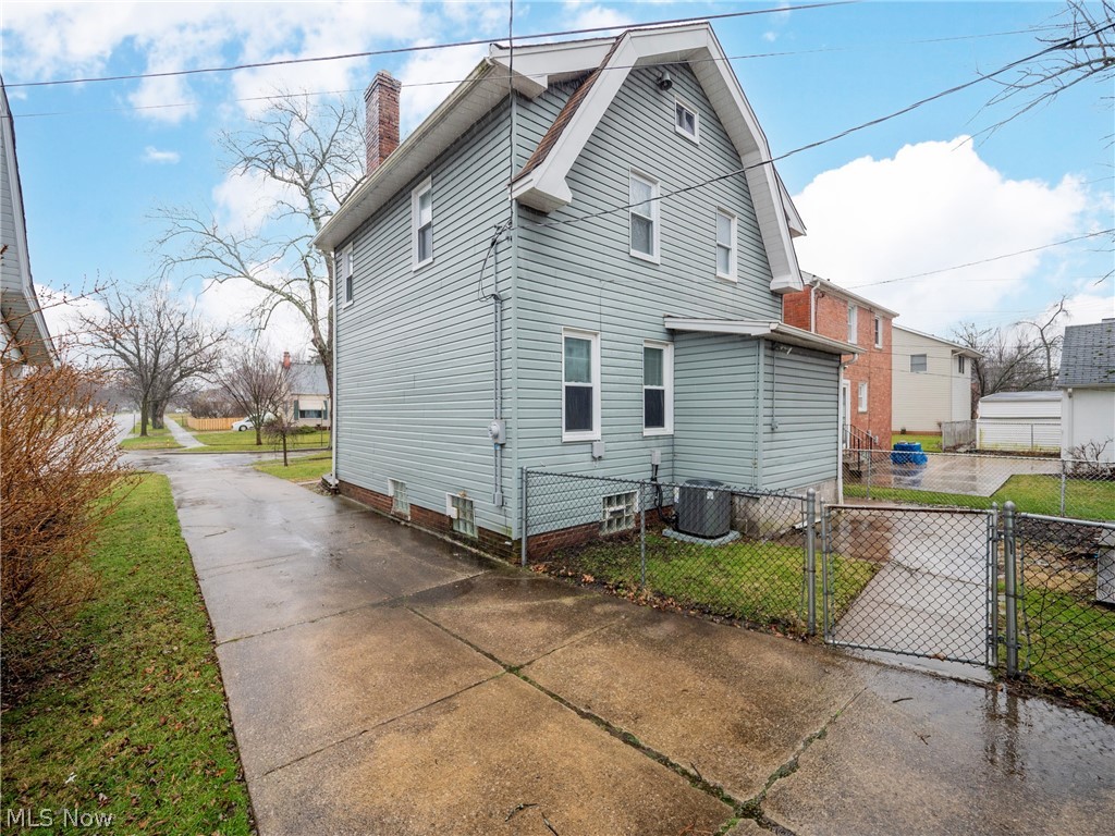 Walter H Tellings Oakmont - Residential