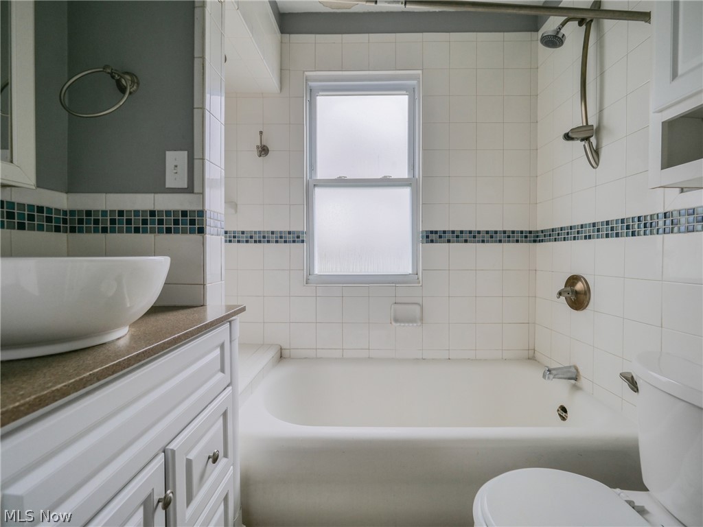 Walter H Tellings Oakmont - Residential