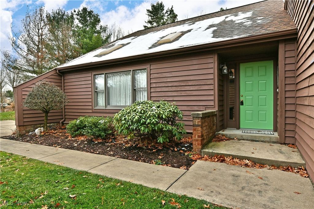 Photo of 110 Avalon Drive SE #A, Warren, OH 44484 (MLS # 5175727)