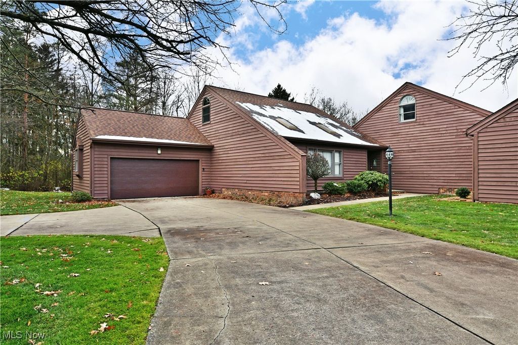 Photo of 110 Avalon Drive SE #A, Warren, OH 44484 (MLS # 5175727)