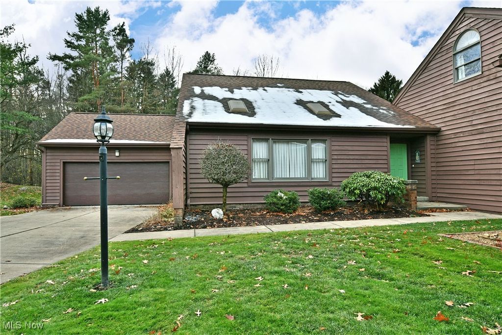 Photo of 110 Avalon Drive SE #A, Warren, OH 44484 (MLS # 5175727)