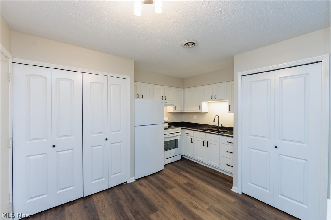 Greenwich Vill Condo - Residential