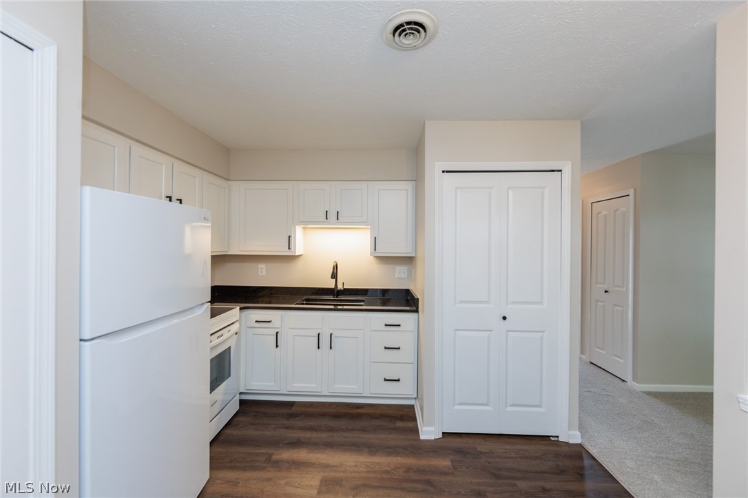 Greenwich Vill Condo - Residential